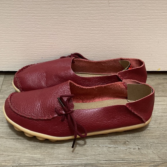 Women’s Red Leather Loafers Size 41 with Cushioning on Soles - EUC - Picture 2 of 3